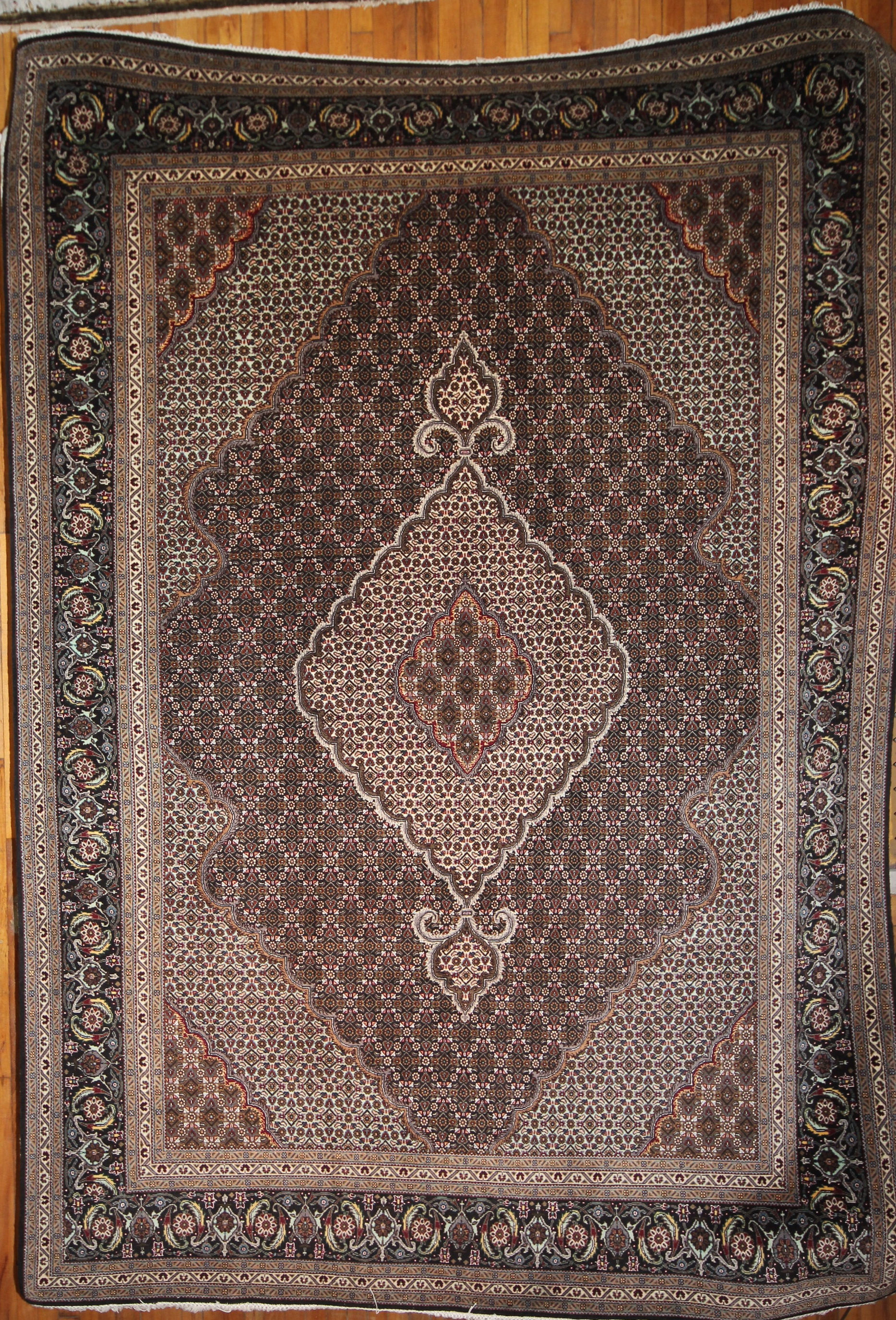 Persian Tabriz Mahi Rug (Traditional -100% Wool and Silk)